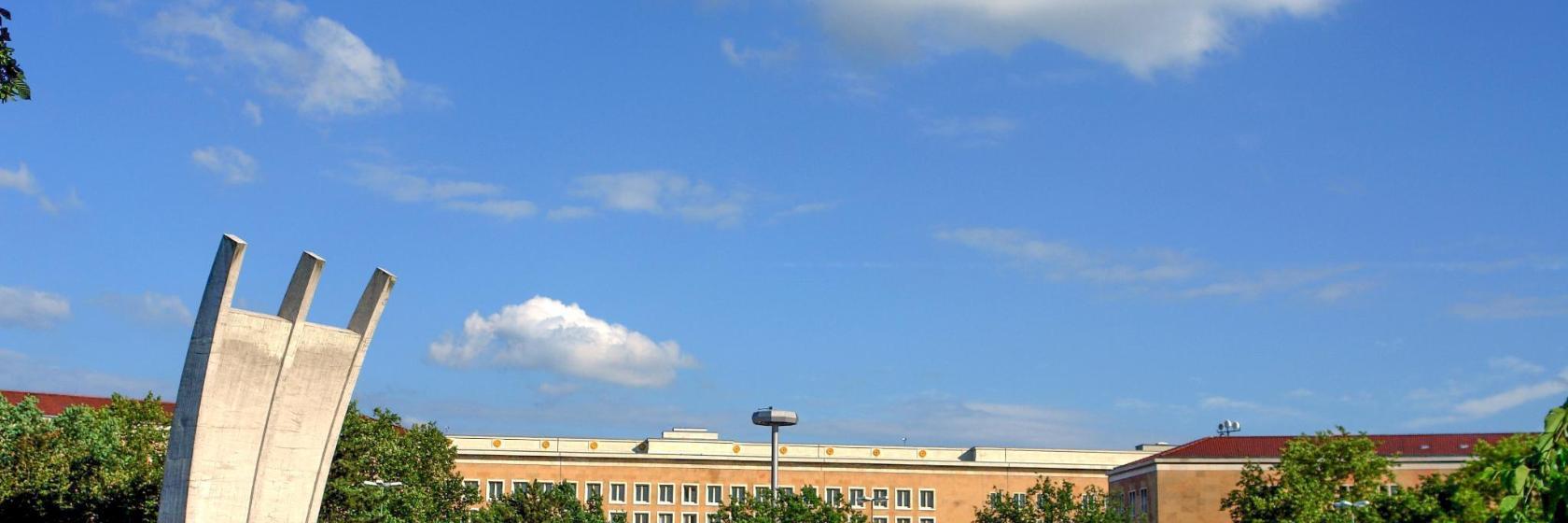 Plaza Luftbrücke y Monumento al Puente Aéreo